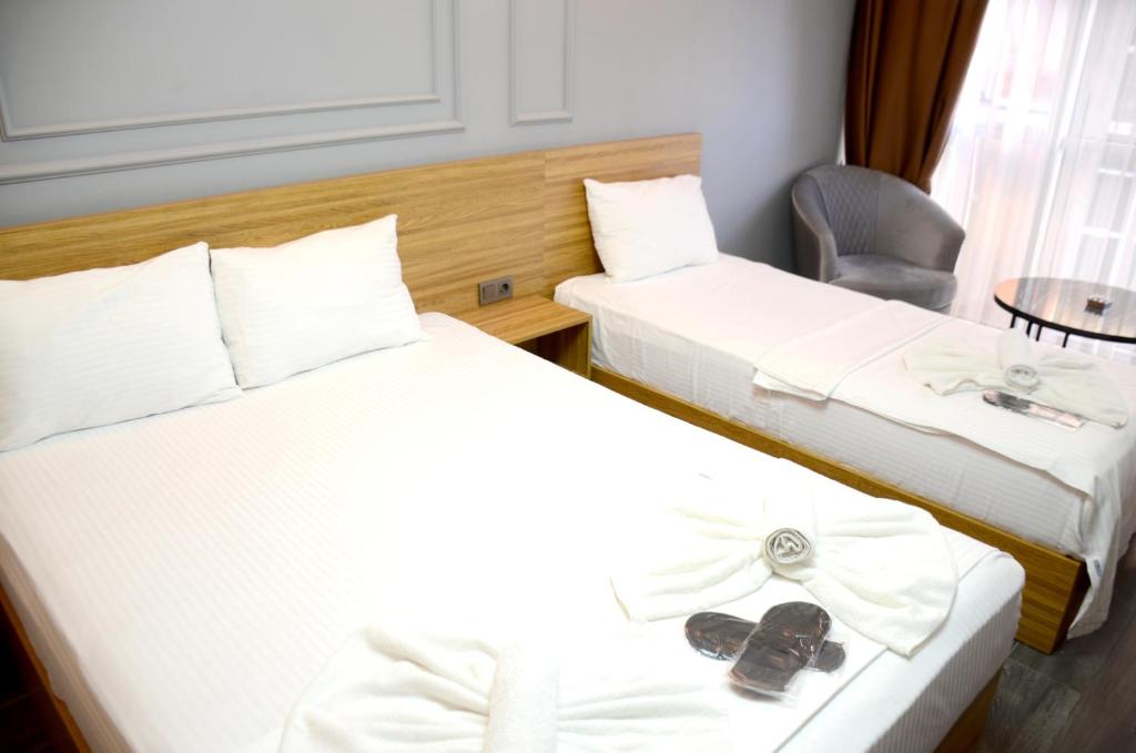 Postel nebo postele na pokoji v ubytování Waves hotel