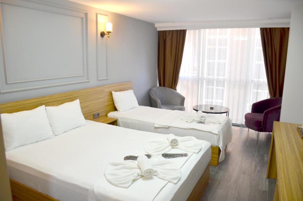 Postel nebo postele na pokoji v ubytování Waves hotel