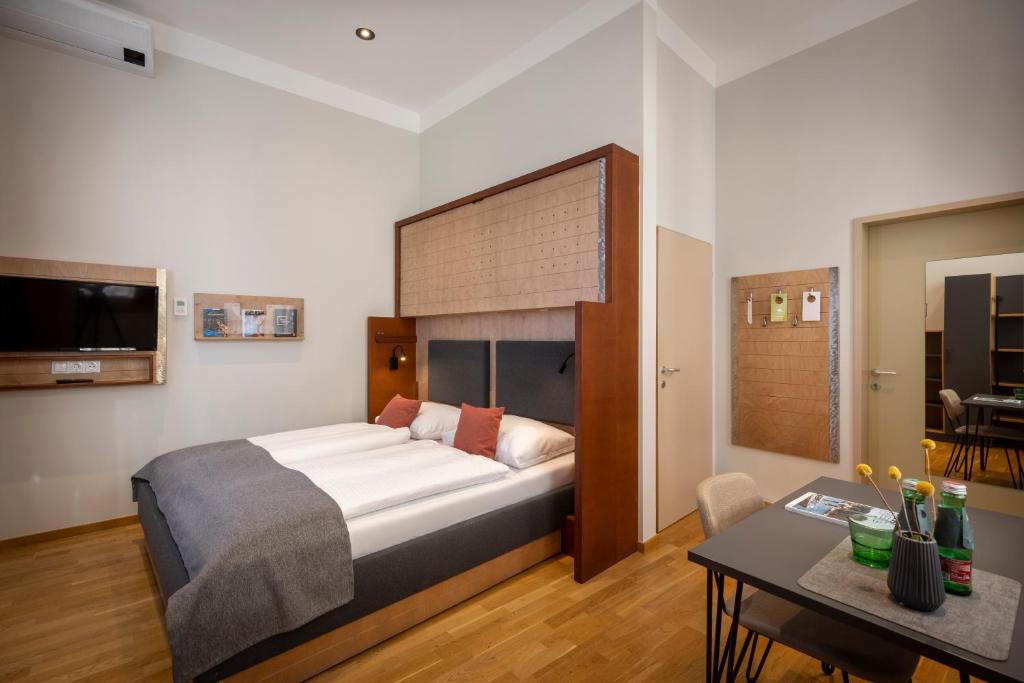 TV a/nebo společenská místnost v ubytování JUFA Hotel Bregenz