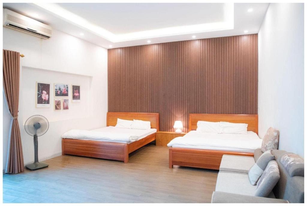 Postel nebo postele na pokoji v ubytování Biển Đông COMPLEX