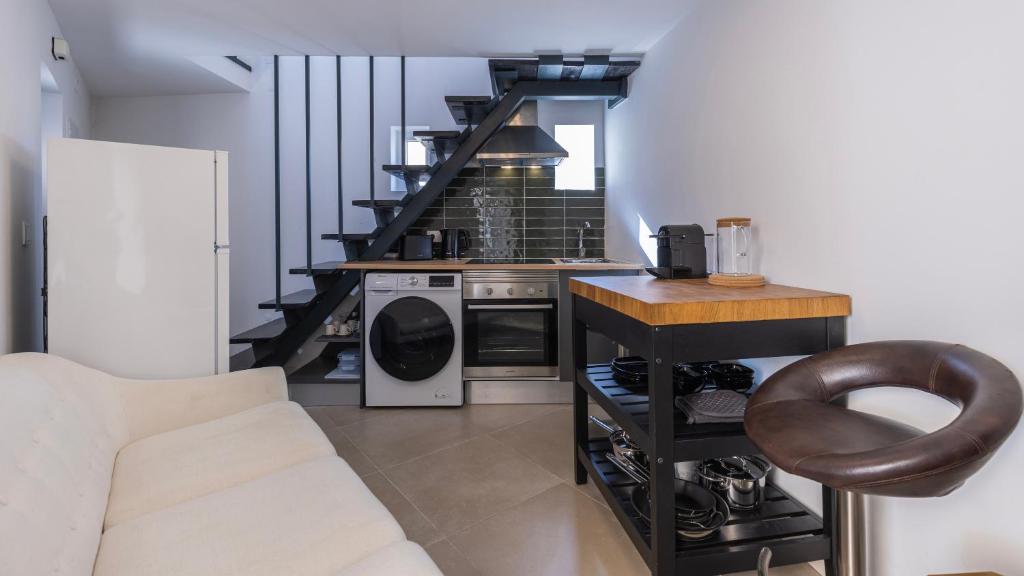 Estrela Escape Studios 1 by LovelyStay