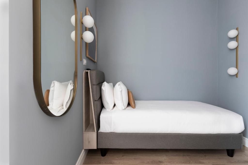 
Small Room - Single Bed
