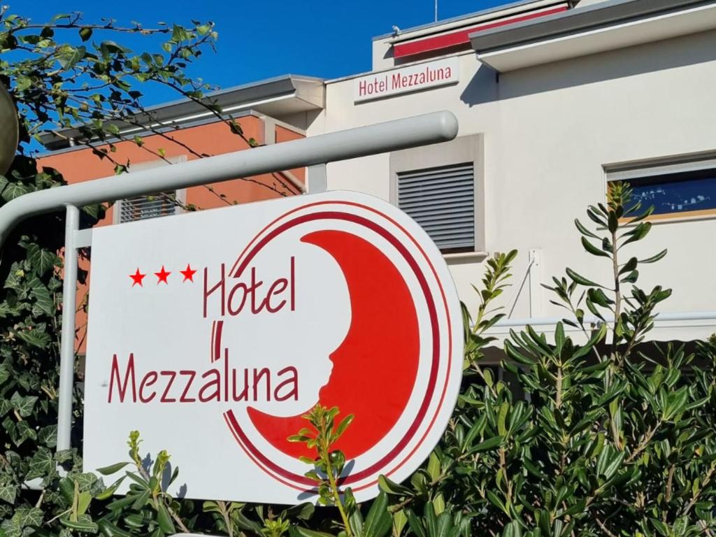 a sign for a hotel i mexico at Hotel Mezzaluna in Treviso