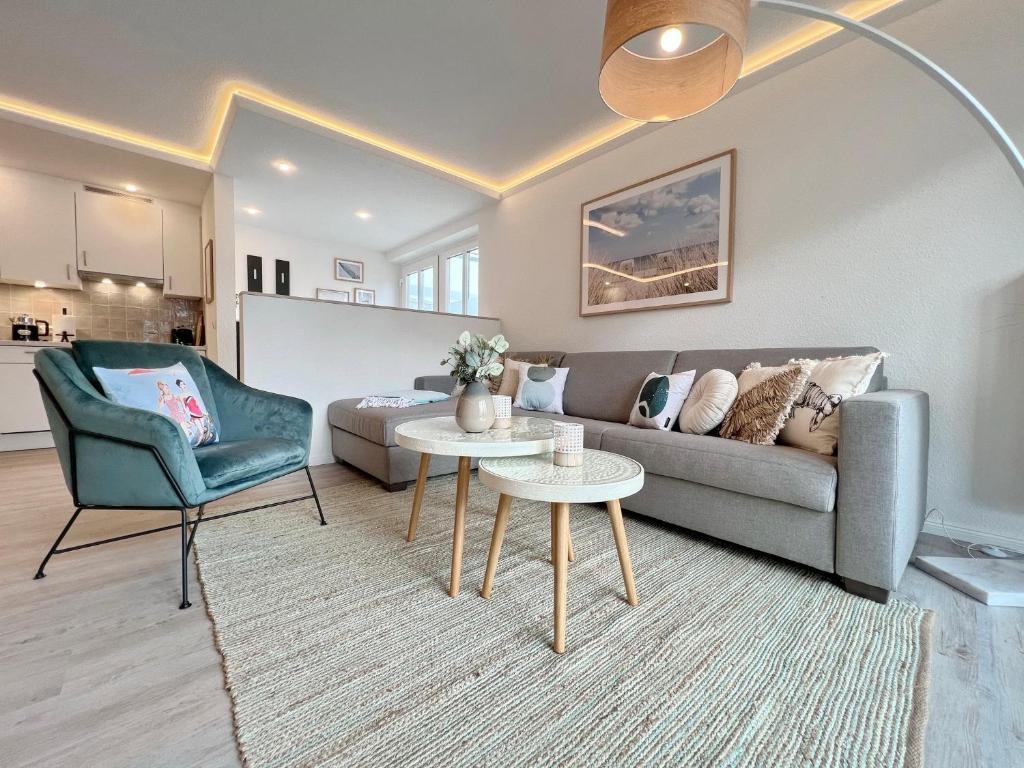 a living room with a couch and a table at Am Stadtwald in Kühlungsborn