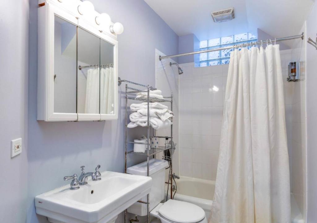 رزرو هتل و هاستل، شیک 3 تخت یک حمام در سمت غربی, 09197245267