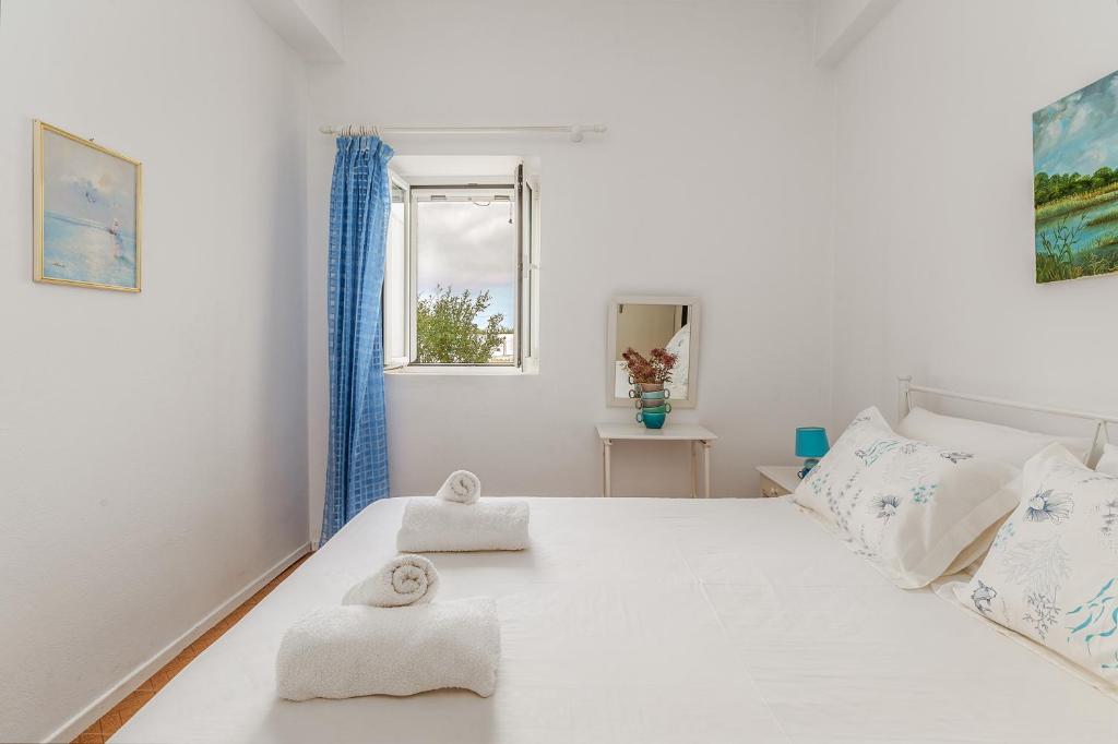 Łóżko lub łóżka w pokoju w obiekcie Margaret House