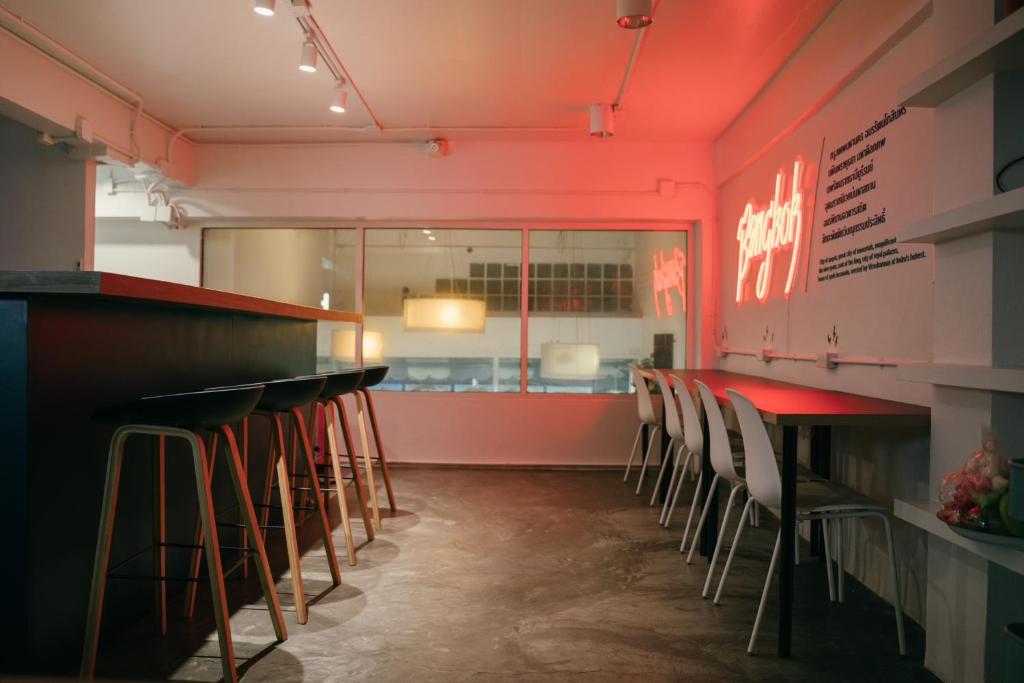 Kuchyň nebo kuchyňský kout v ubytování Qilombo Hostel Silom - HQ