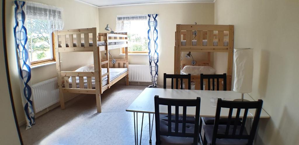 Postel nebo postele na pokoji v ubytování Kalkbrottets Vandrarhem