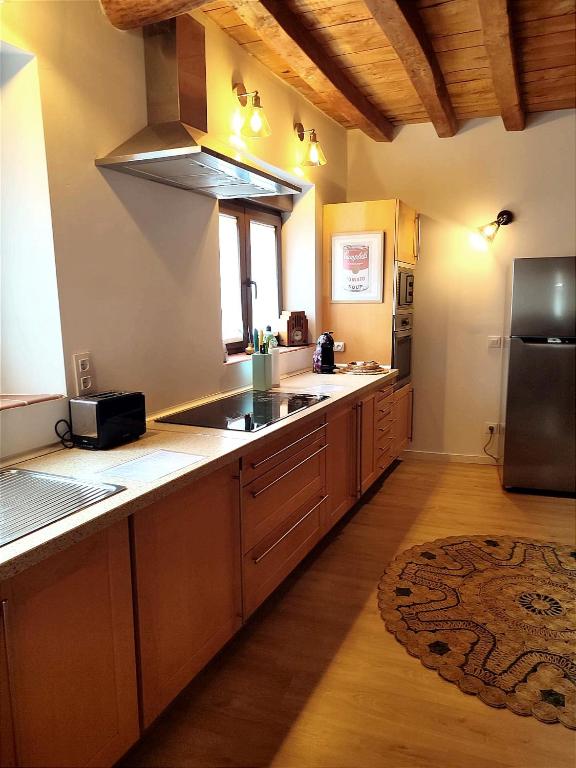 A kitchen or kitchenette at Casa Rural Casona Camino Pedraza - 4 Estrellas