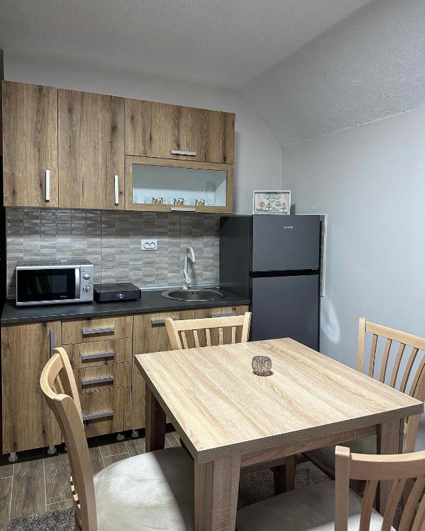 Kuchyň nebo kuchyňský kout v ubytování Apartman Pogled Arilje