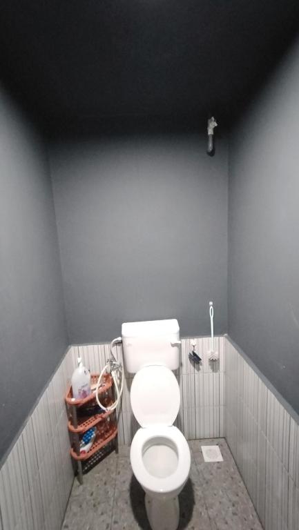 Koupelna v ubytování Ishak Kaseh Homestay