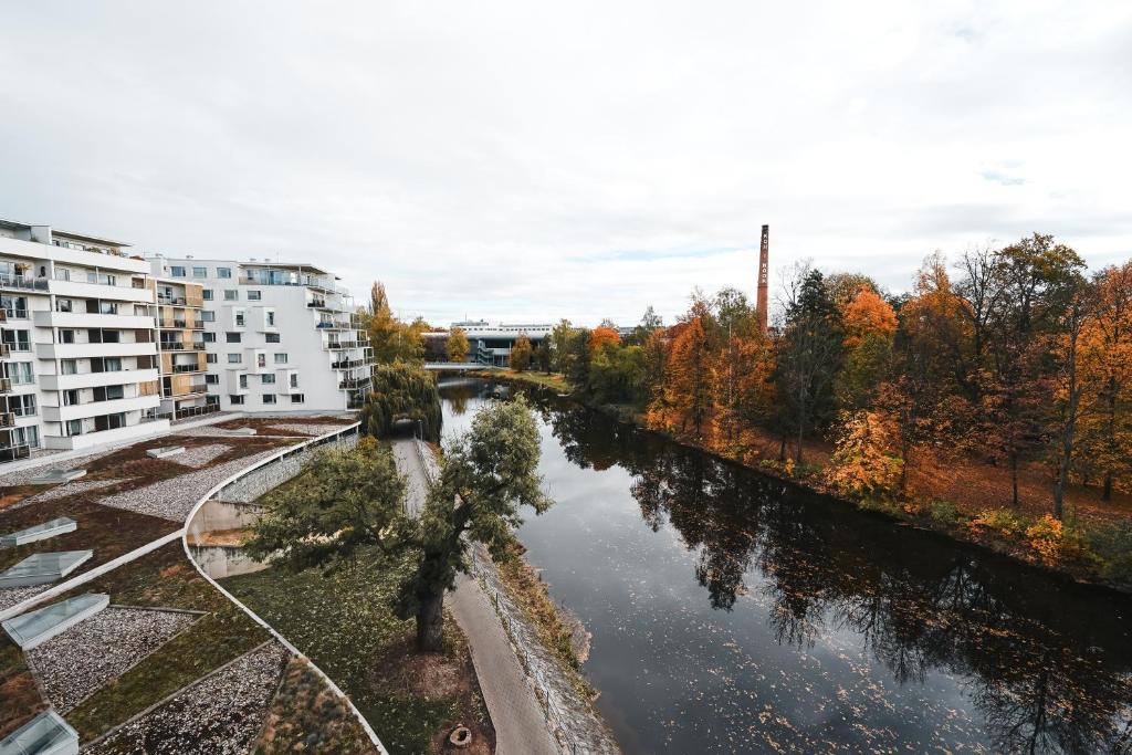 Výhled na řeku, která protéká v blízkosti apartmánu