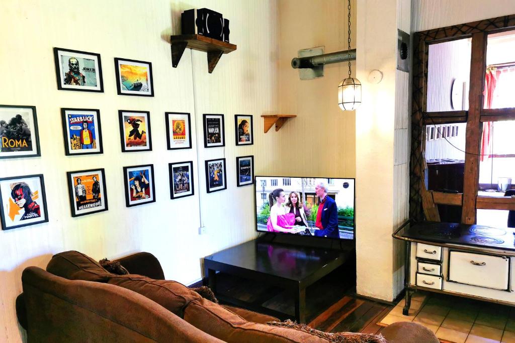 TV a/nebo společenská místnost v ubytování MaPatagonia Hostel Monumento Nacional