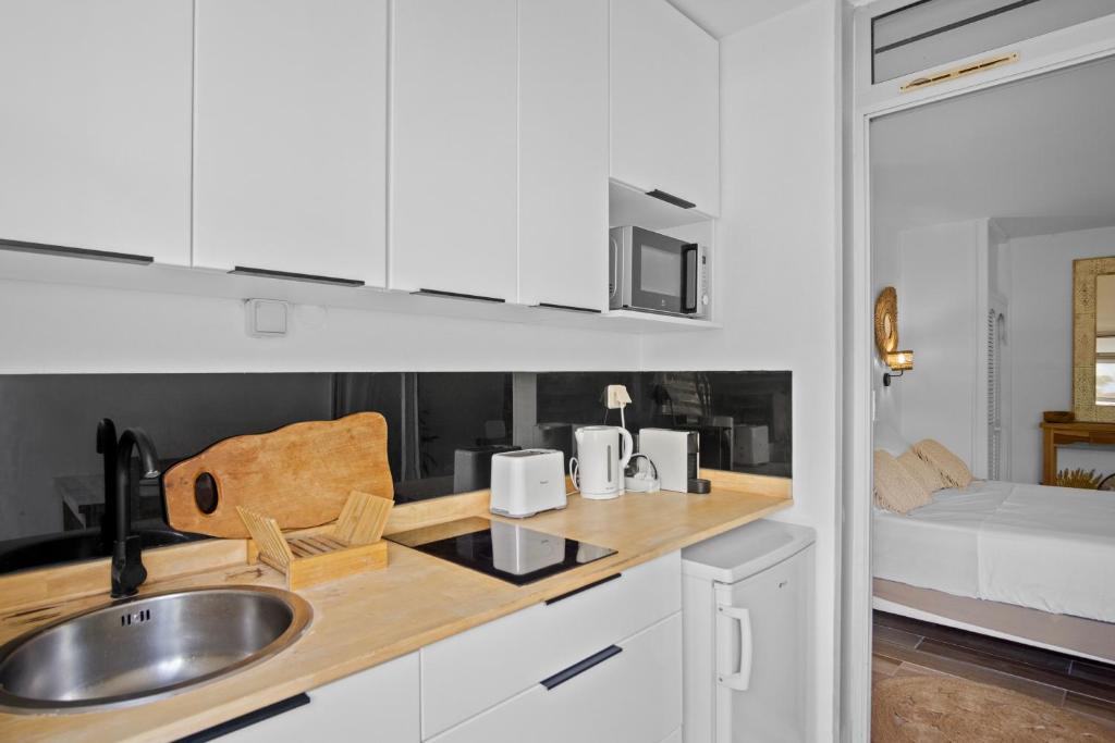 a kitchen with a sink and a counter top at Studio Sunshine in Le Diamant