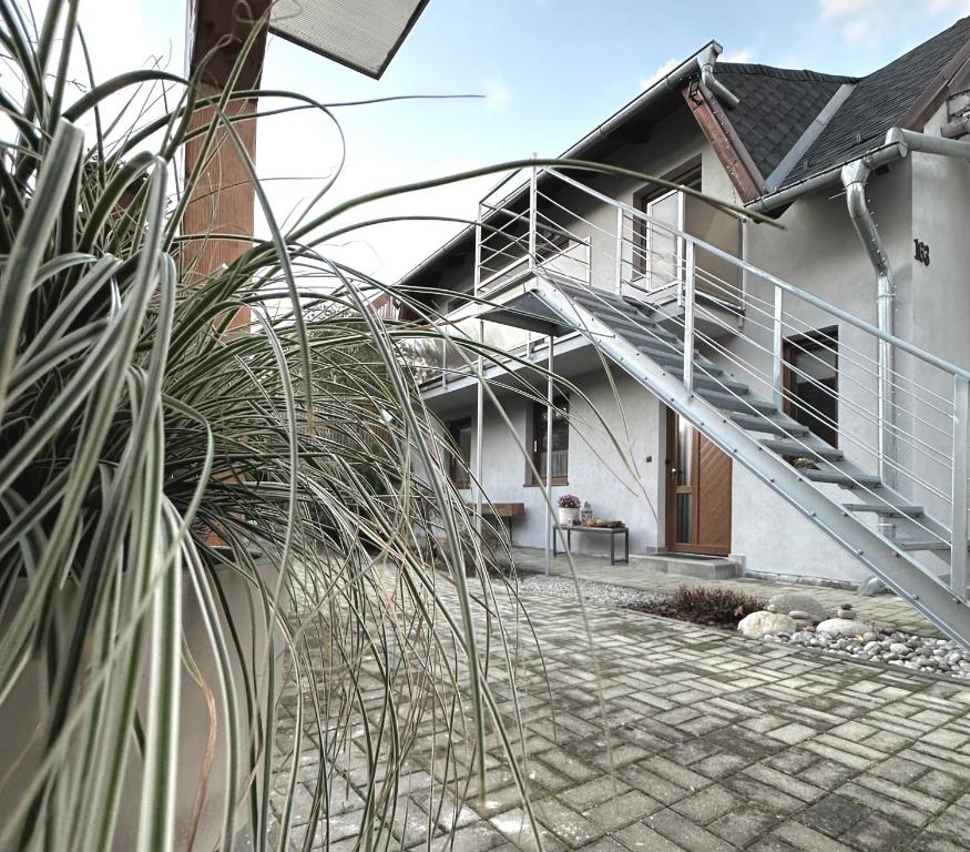 Το κτήριο όπου στεγάζεται  το διαμέρισμα