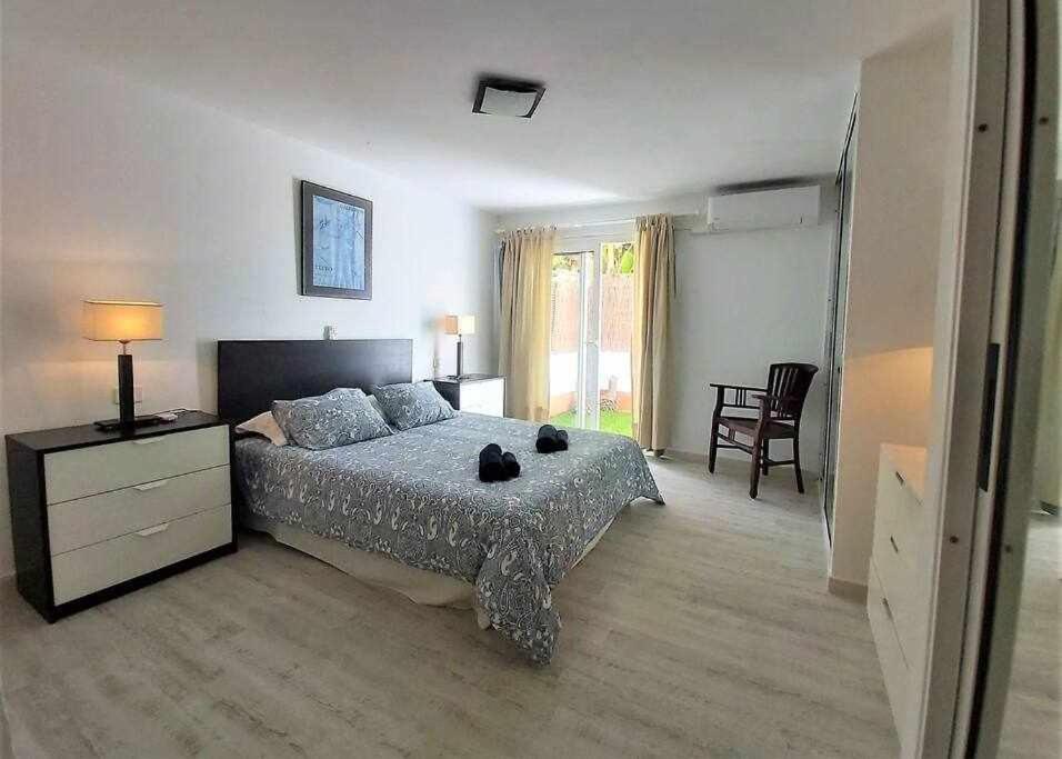 A bed or beds in a room at BREEZE VIEW house by the sea