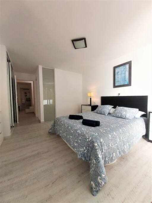 A bed or beds in a room at BREEZE VIEW house by the sea