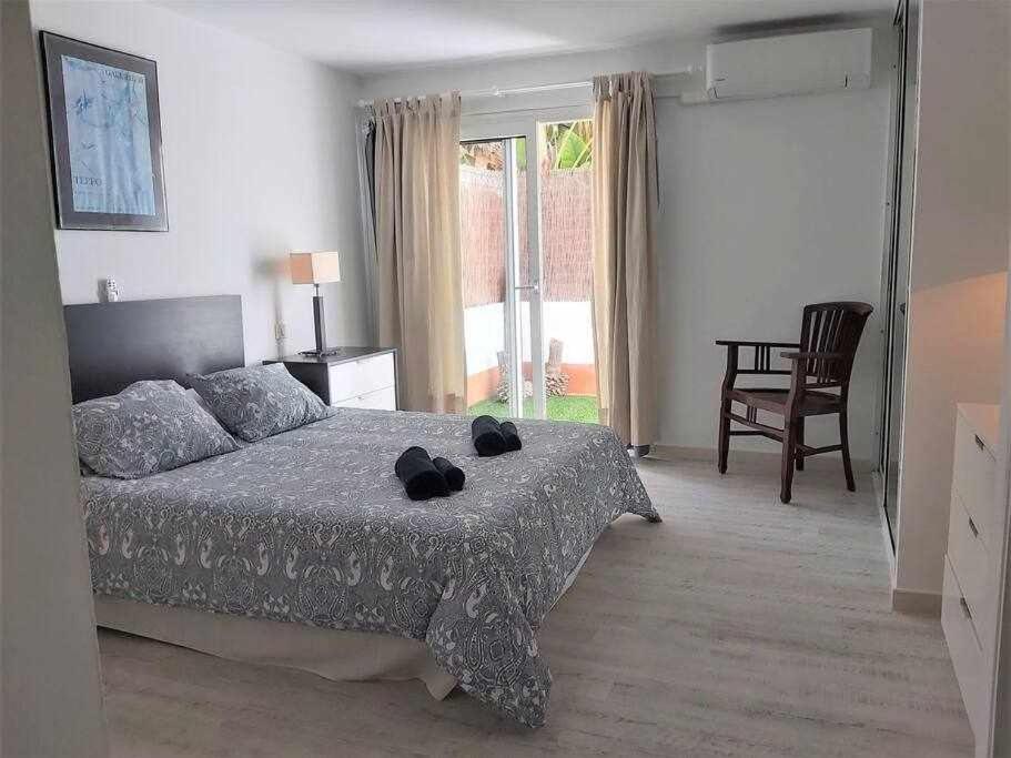 A bed or beds in a room at BREEZE VIEW house by the sea