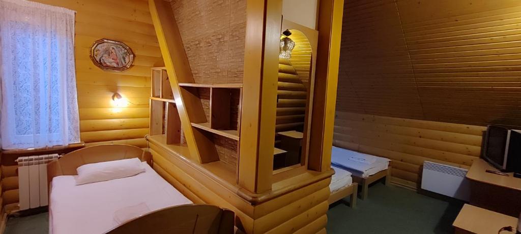 Postel nebo postele na pokoji v ubytování Лелеч