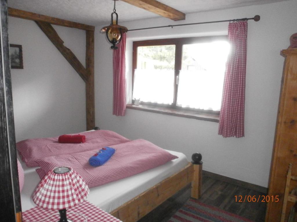 A bed or beds in a room at Haus Mehrl