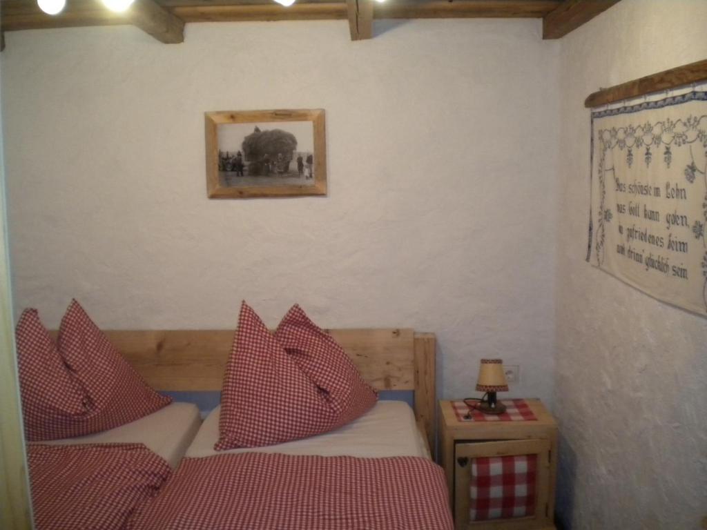 A bed or beds in a room at Haus Mehrl