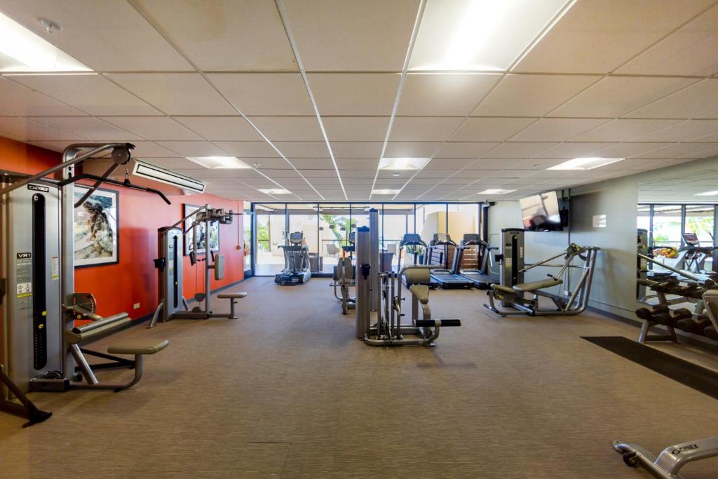 Fitness centrum a/nebo fitness zařízení v ubytování Ocean Front Spectacular Condo