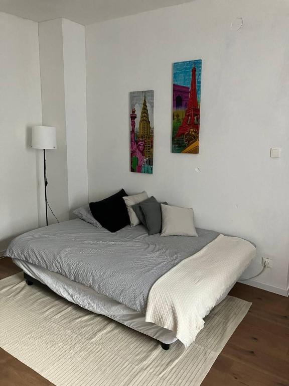 Postel nebo postele na pokoji v ubytování Heart of Klosterneuburg