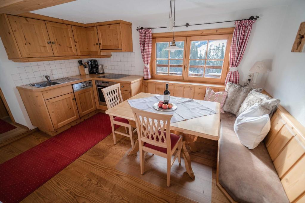 Kuchyň nebo kuchyňský kout v ubytování Gästehaus Leirerhäusl