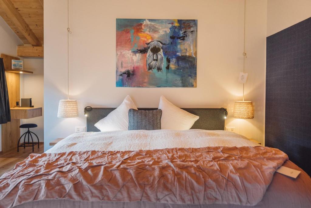 Postel nebo postele na pokoji v ubytování Hotel Walliserkanne