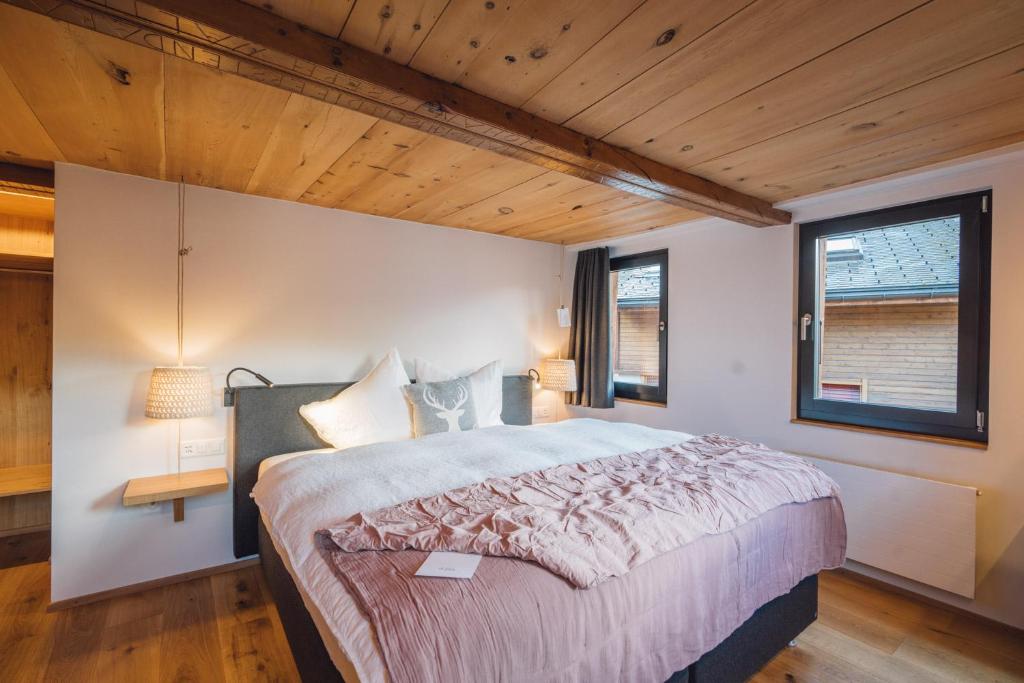 Postel nebo postele na pokoji v ubytování Hotel Walliserkanne