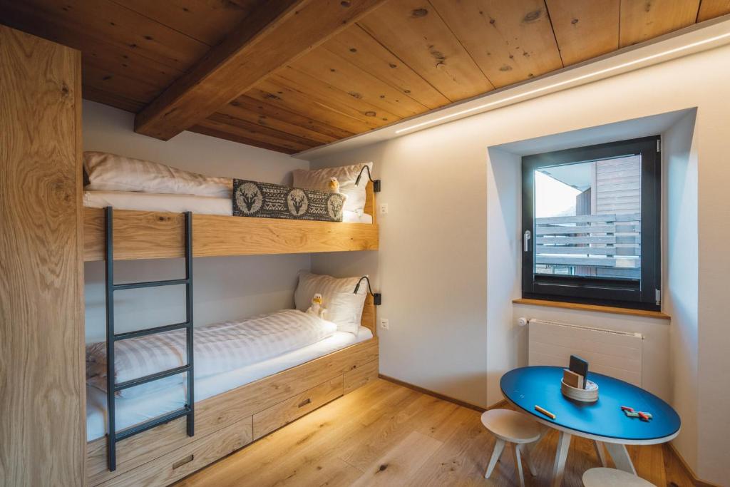 Postel nebo postele na pokoji v ubytování Hotel Walliserkanne