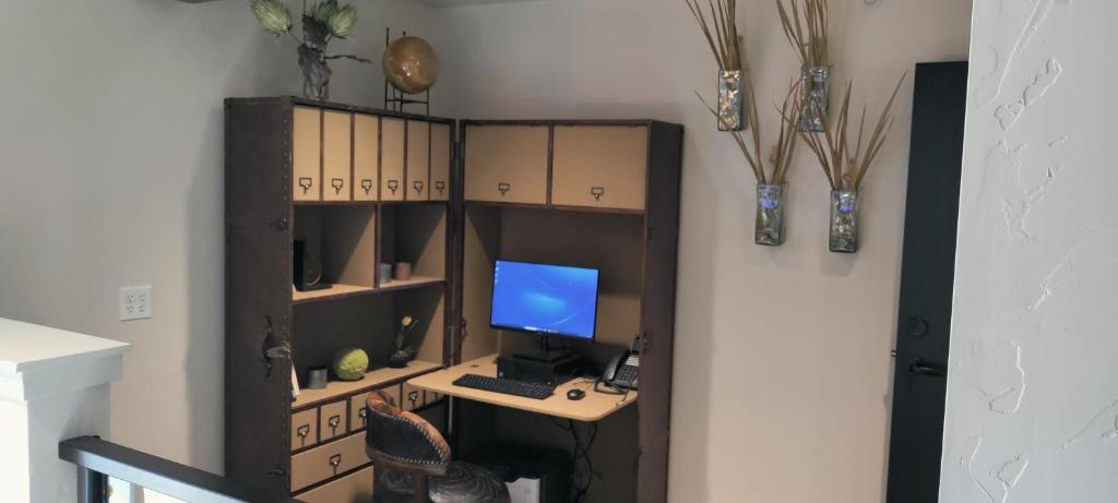 TV a/nebo společenská místnost v ubytování Bunk House