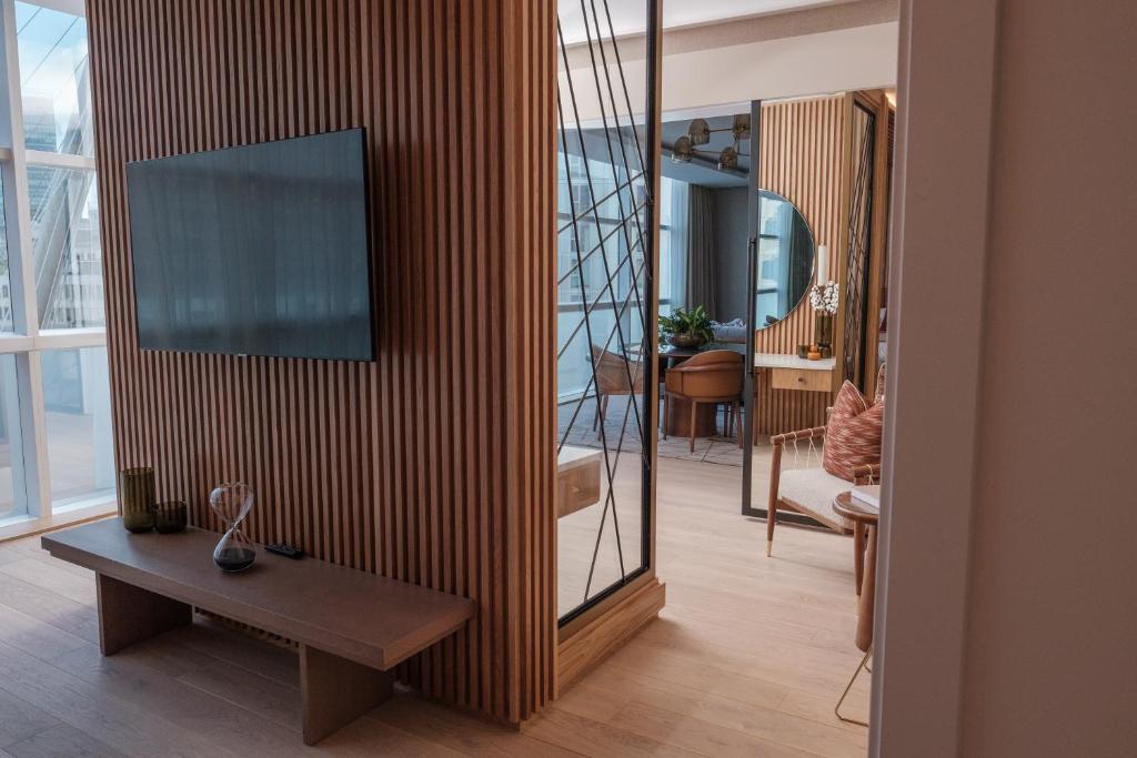 TV a/nebo společenská místnost v ubytování The Lowry Hotel Manchester