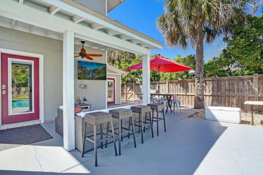 All Yours Heated Pool Firepit BBQ, Jacksonville Beach (updated