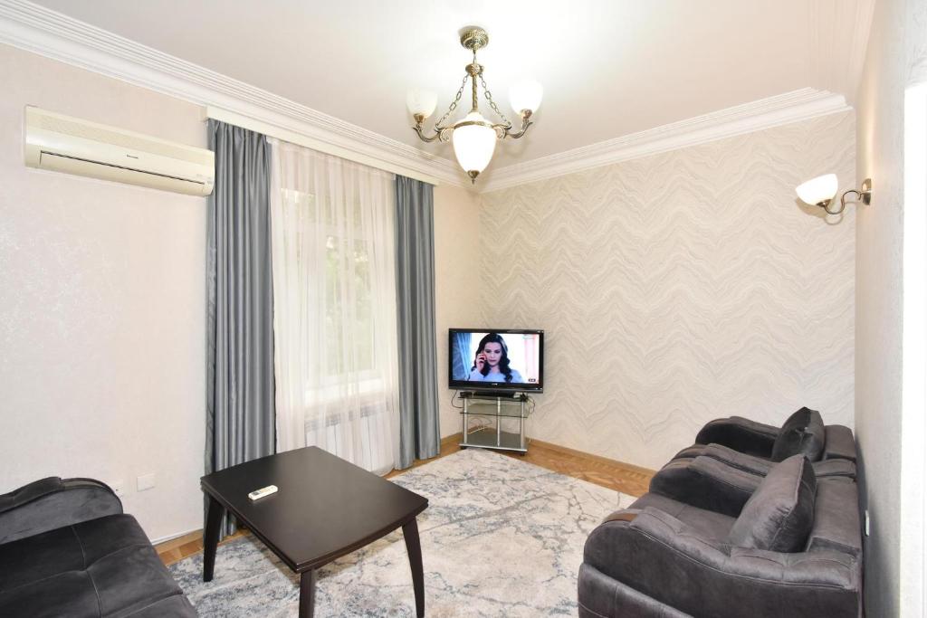 Televisor o centre d'entreteniment de Abovyan 13
