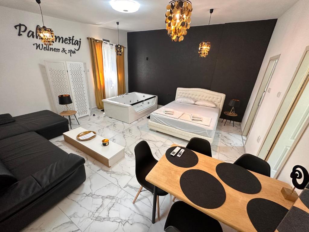 Postel nebo postele na pokoji v ubytování Apartman sa jakuzijem