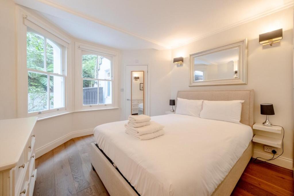 Gallery image of Gorgeous 2BD Flat with Patio - South Kensington! in London