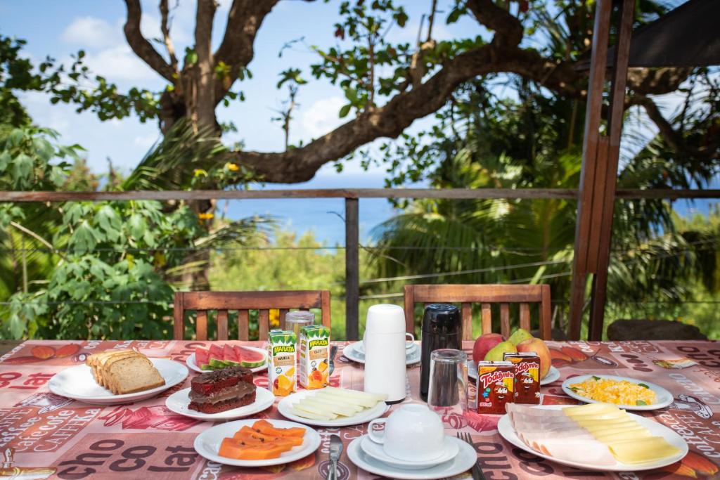a table with plates of food on top of it at Villa Cordel in Fernando de Noronha