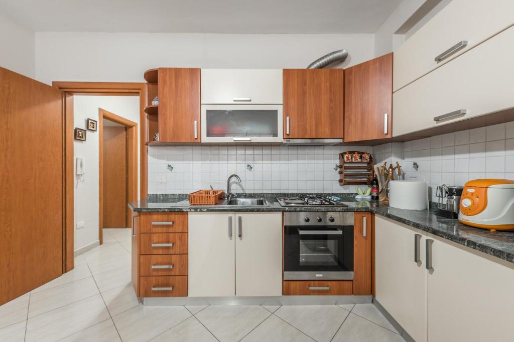 Brand New Apartment- Great location Seafront with pool access - Imazhi 8
