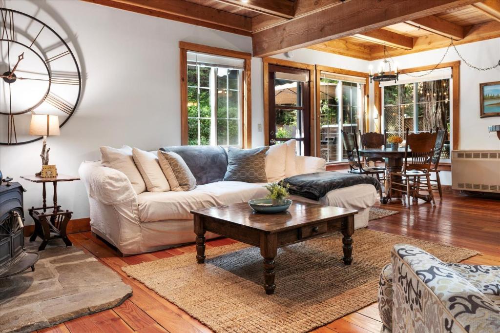 Fern Woods Hot Tub Redwoods Dog Friendly, Guerneville (updated prices