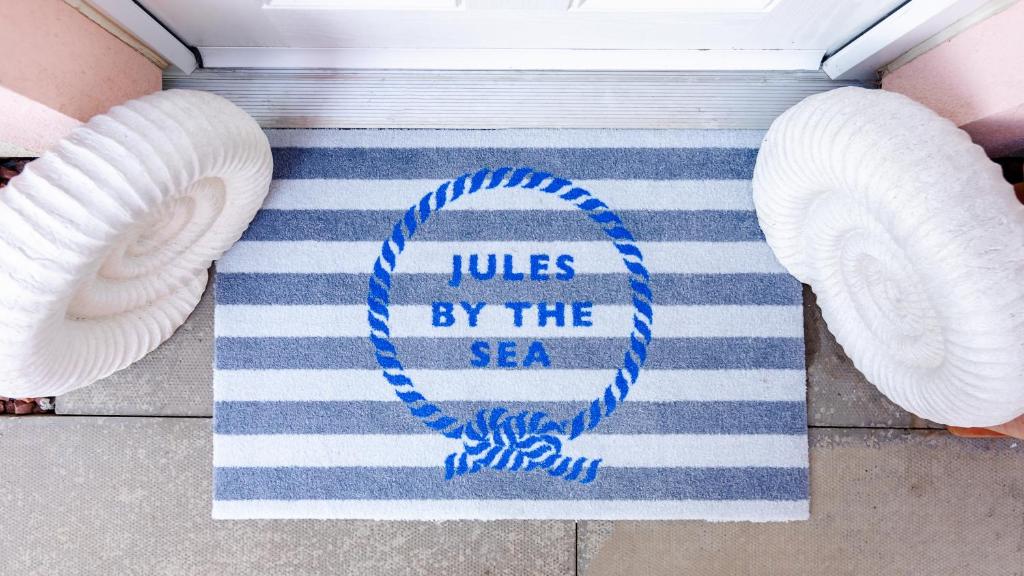 Certifikát, hodnocení, plakát nebo jiný dokument vystavený v ubytování Wee Jules By The Sea