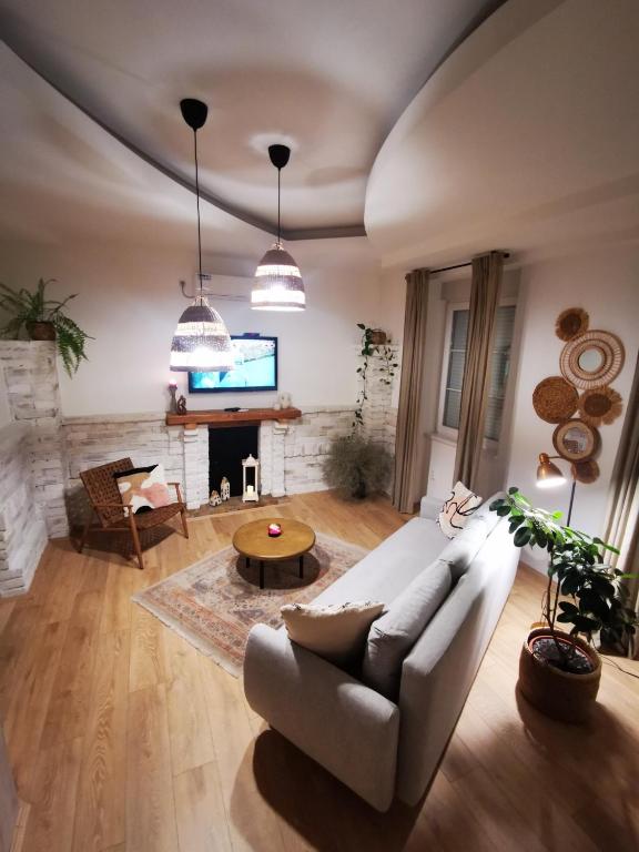 Televiisor ja/või meelelahutuskeskus majutusasutuses Guest House Relić