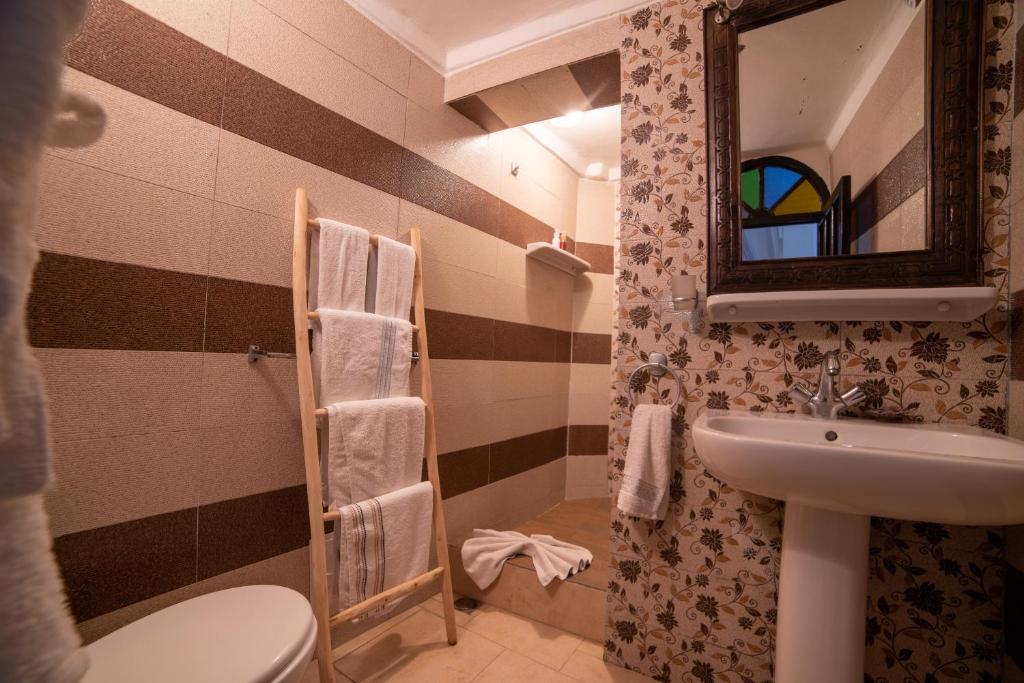 Koupelna v ubytování Riad Arabesque
