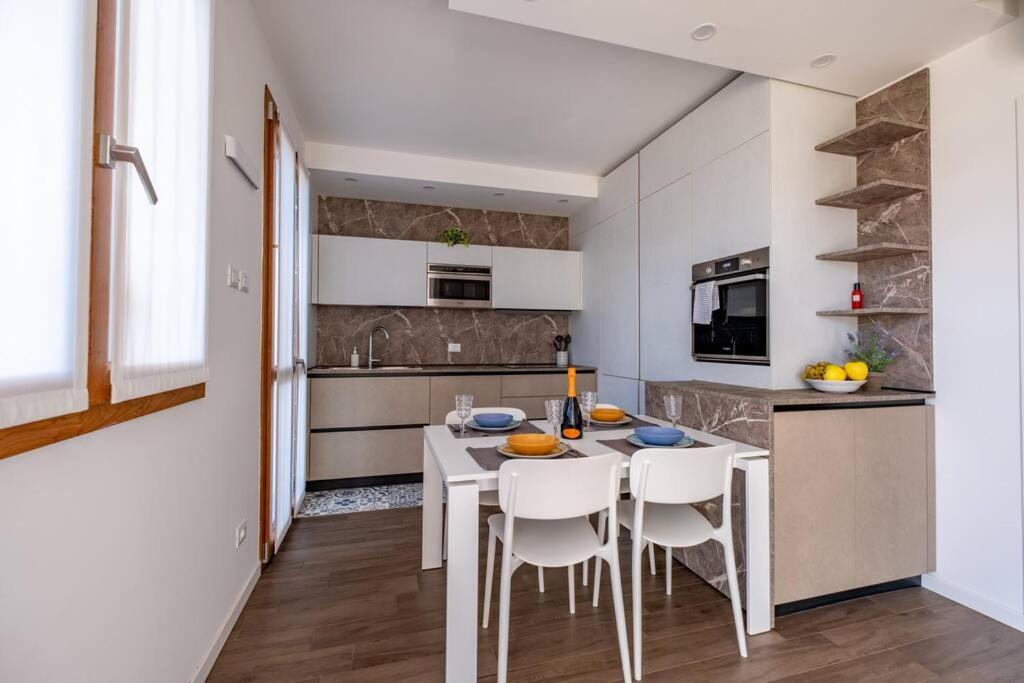 Kuchyň nebo kuchyňský kout v ubytování Appartamento Villa Martinoni