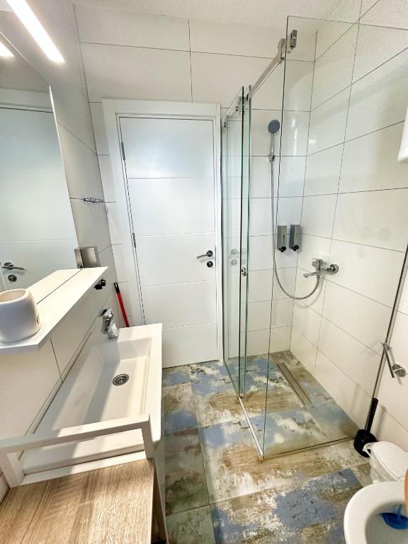 Un baño de Zlatni Breg Divcibare