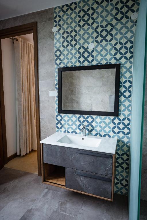Tabebuia Spa and Safari Resort - Suite With Lake View