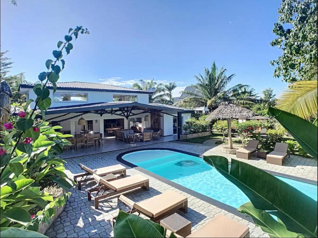 Villa with pool and tropical garden Madagascar 내부 또는 인근 수영장