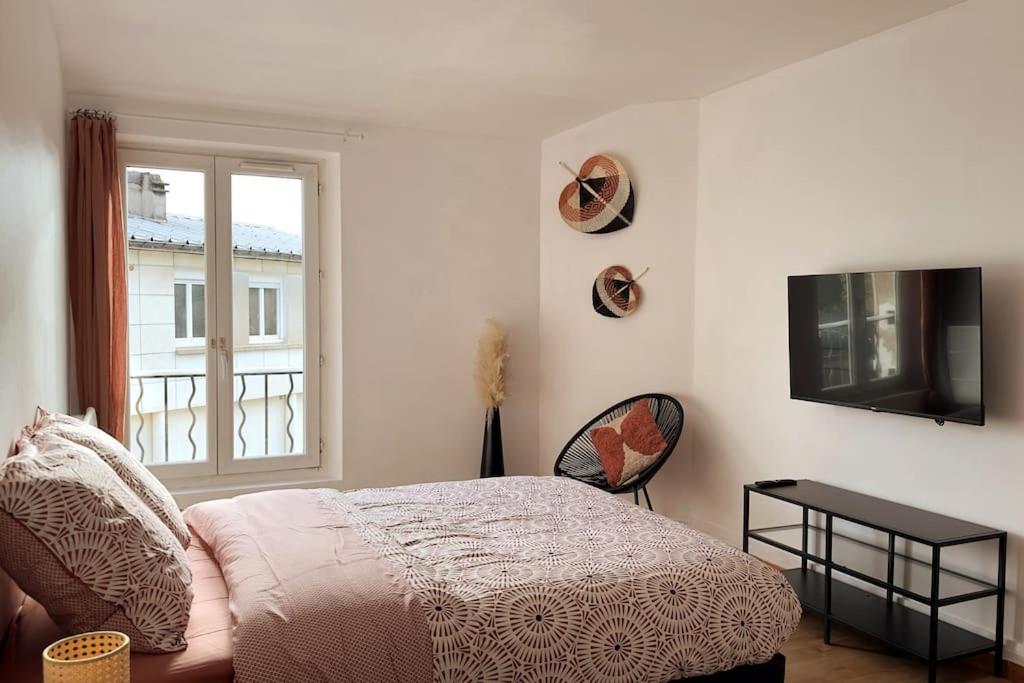 a bedroom with a bed and a window at Maison spacieuse à 35' Paris - 20' Versailles in Rambouillet