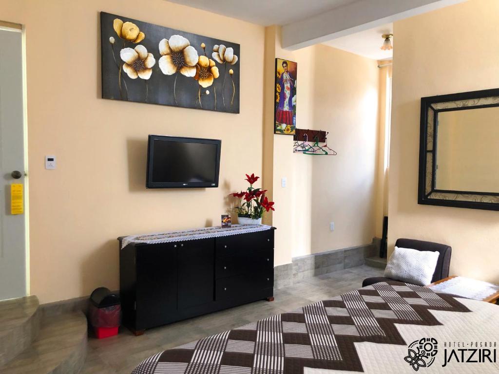 Hotel Jatziri - Deluxe Queen Room