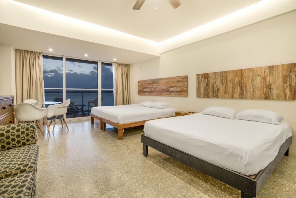 Кровать или кровати в номере Luxury Caribbean Condos By Salvia Cancun BeachFront